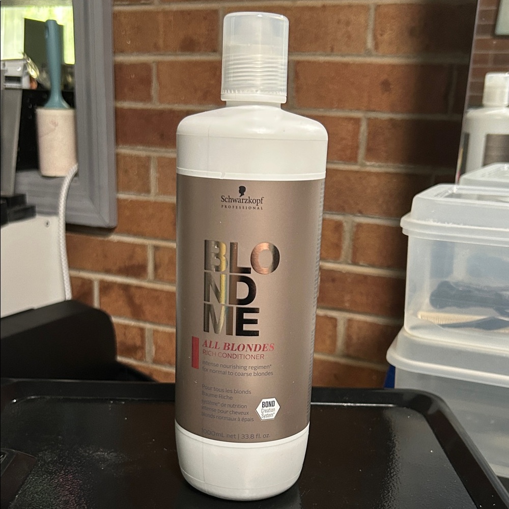 Schwarzkopf BlondMe All Blondes Rich Conditioner - White and Gold